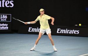 Sinner lần thứ hai liên tiếp vào chung kết Australian Open